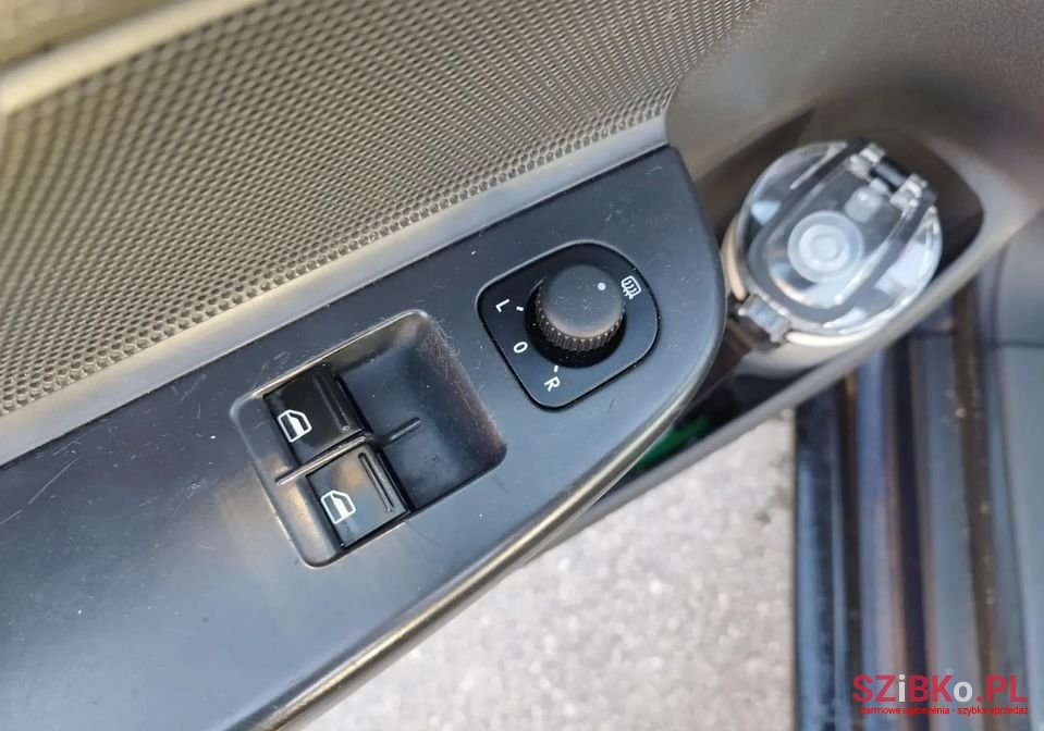 2005' Volkswagen Golf photo #5