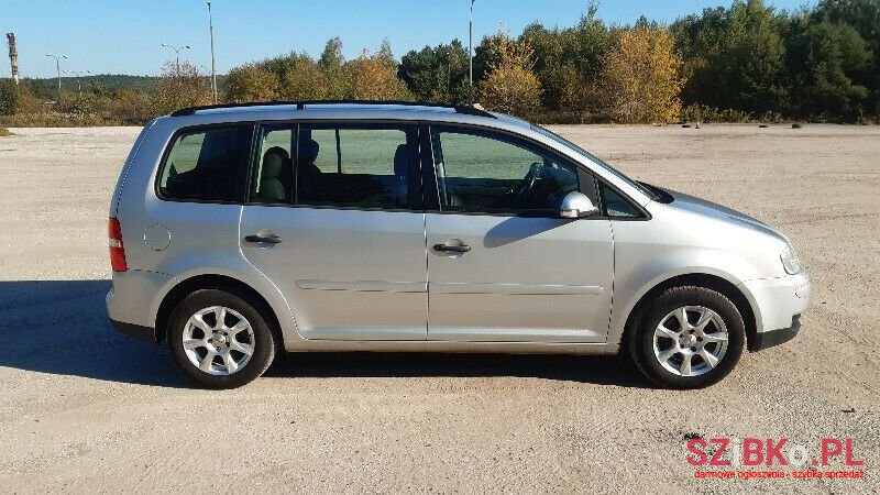 2006' Volkswagen Touran photo #5