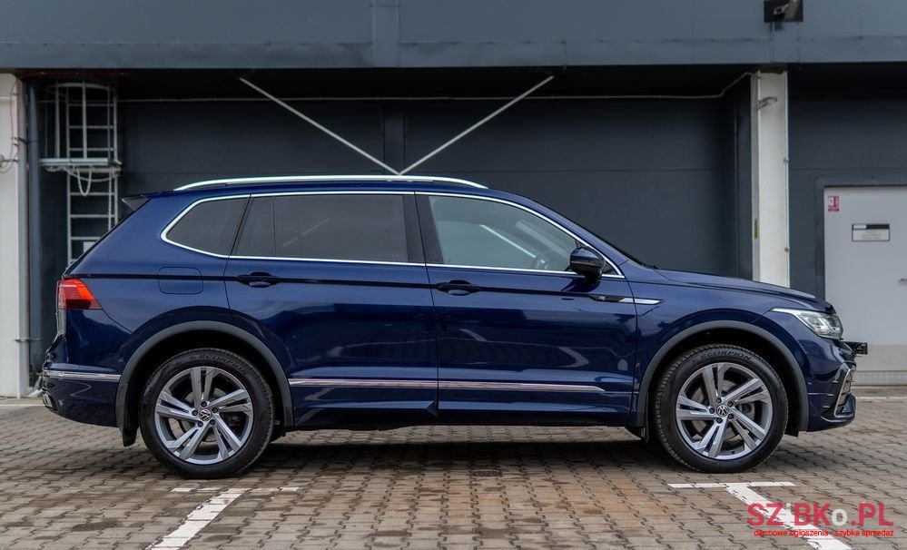 2022' Volkswagen Tiguan Allspace photo #4