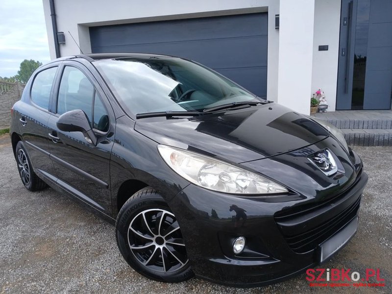 2011' Peugeot 207 1.4 Presence photo #2