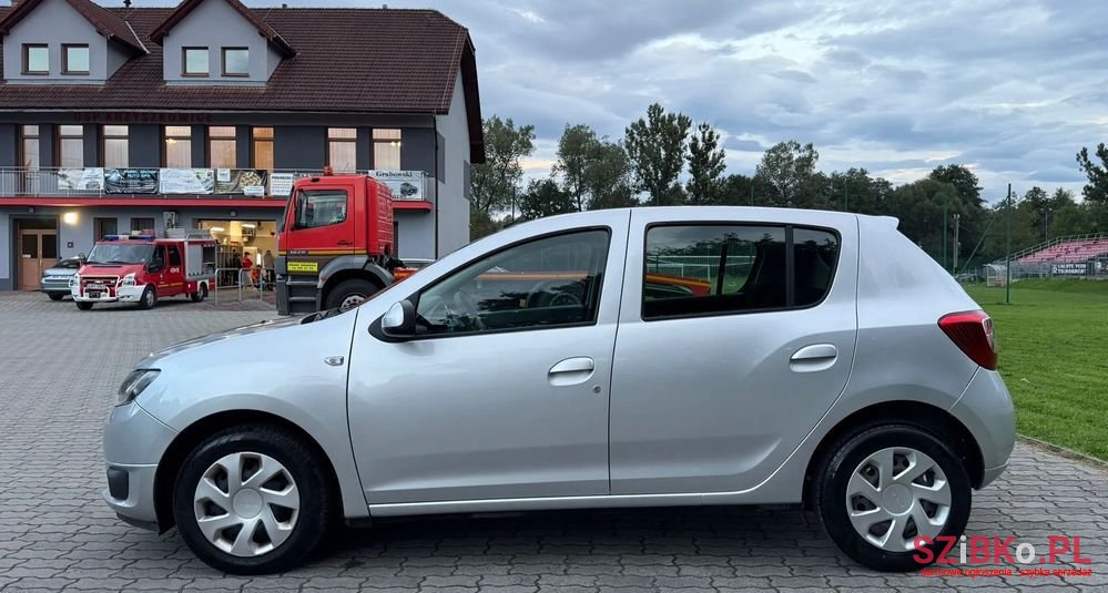 2014' Dacia Sandero photo #6