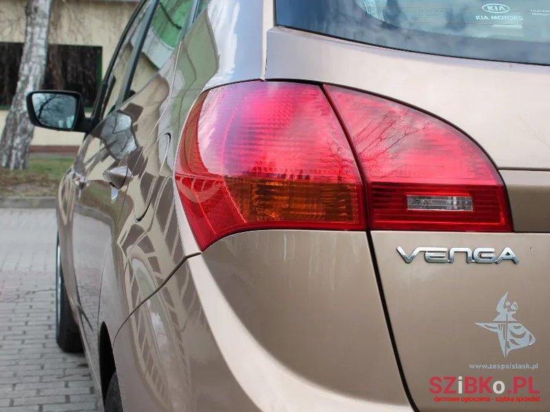 2010' Kia Venga photo #4