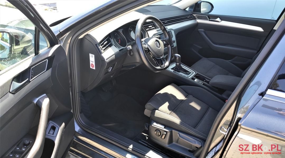 2016' Volkswagen Passat photo #3