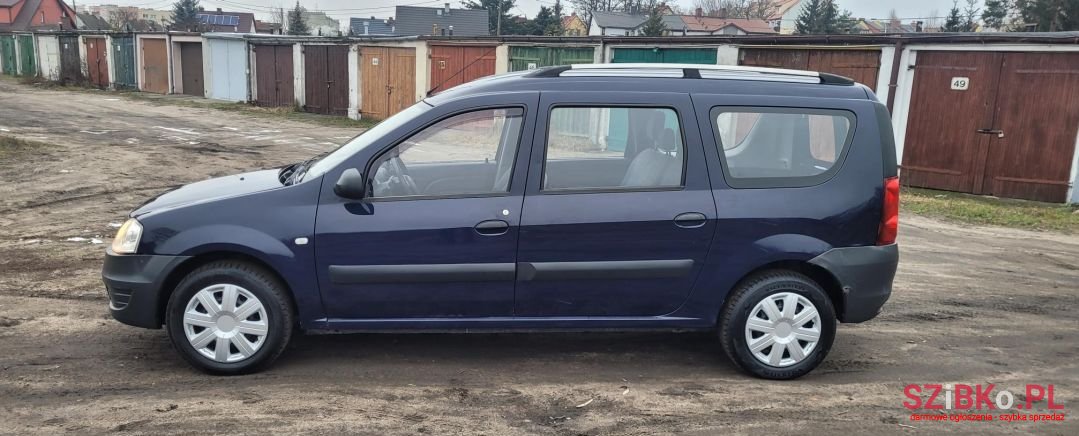 2011' Dacia Logan photo #3
