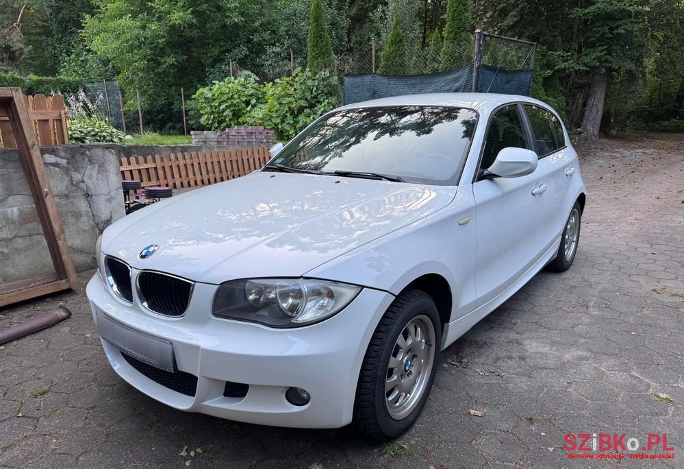 2009' BMW 1 Series 118I photo #1