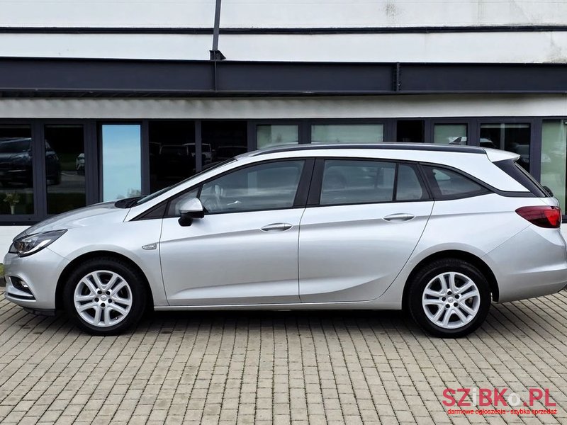 2016' Opel Astra photo #2