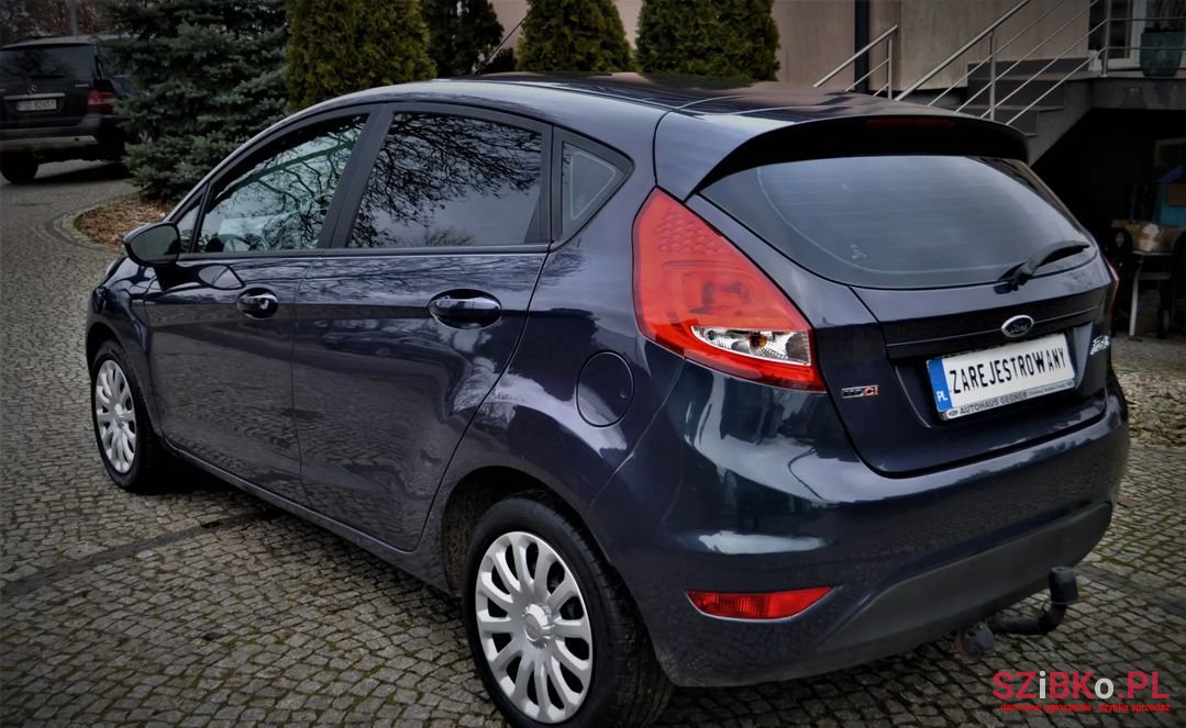 2011' Ford Fiesta photo #6