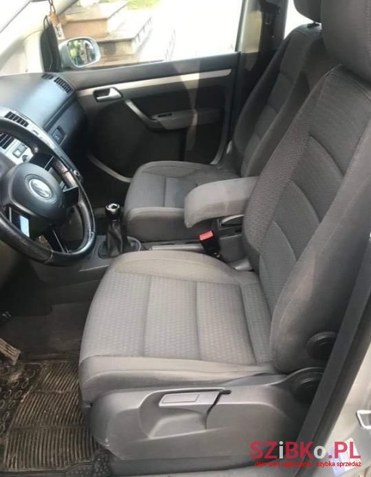 2004' Volkswagen Touran photo #3