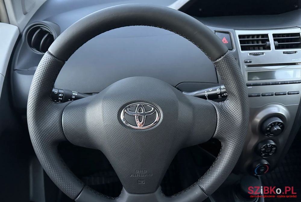 2009' Toyota Yaris 1.0 Luna A/C photo #6