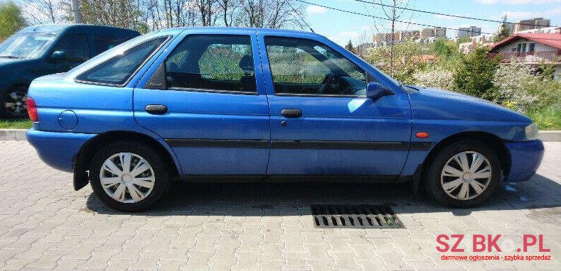 2000' Ford Escort photo #1