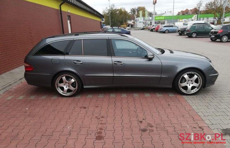 2004' Mercedes-Benz Klasa E photo #1