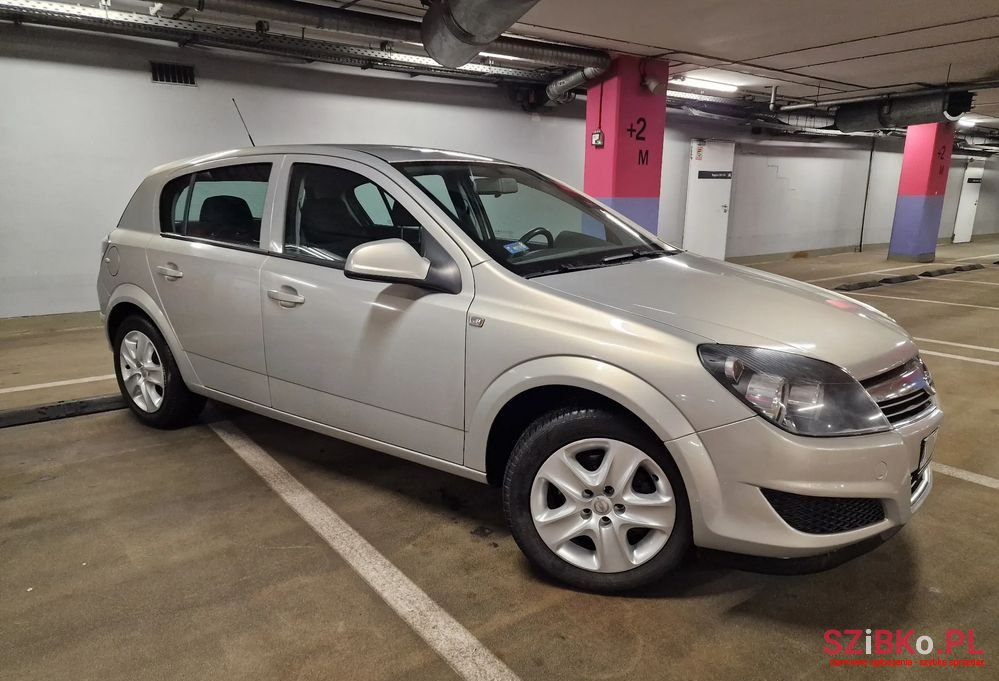 2011' Opel Astra 1.6 Easytronic photo #6