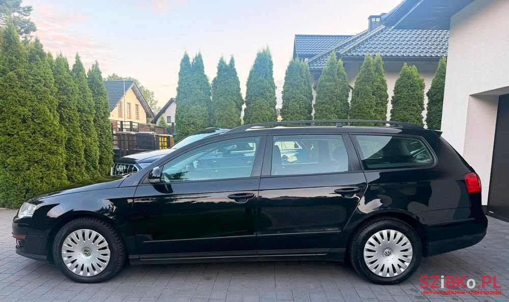 2010' Volkswagen Passat photo #4