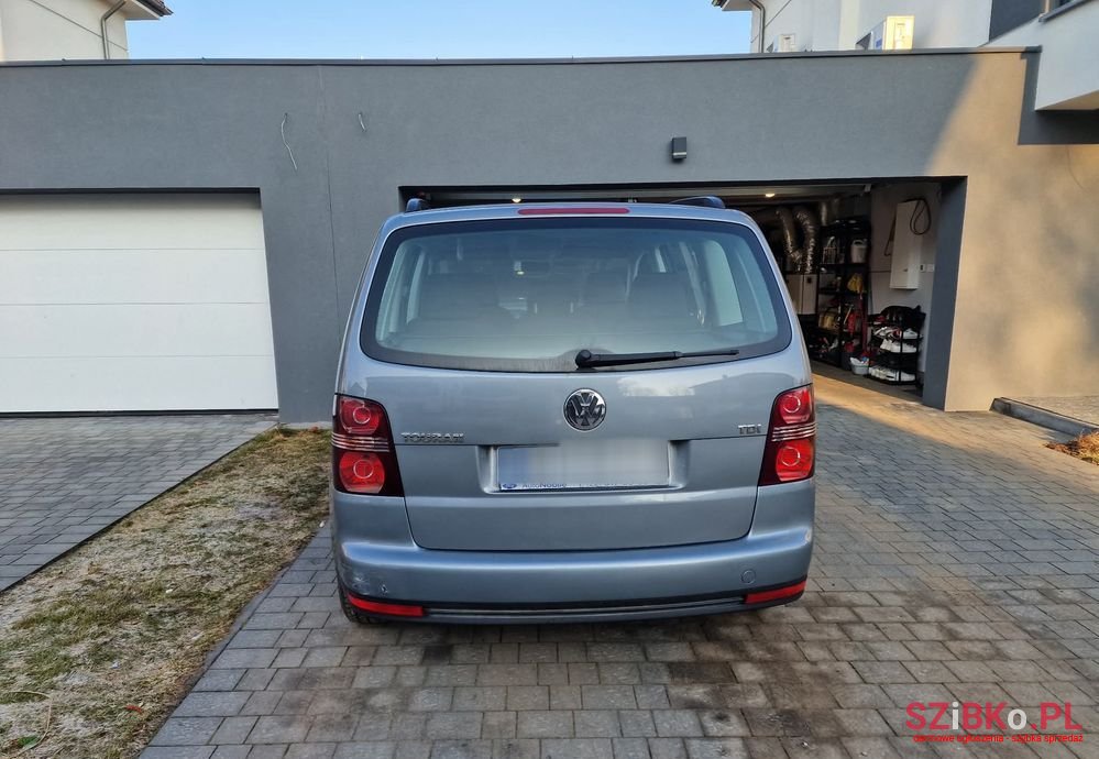 2008' Volkswagen Touran photo #6