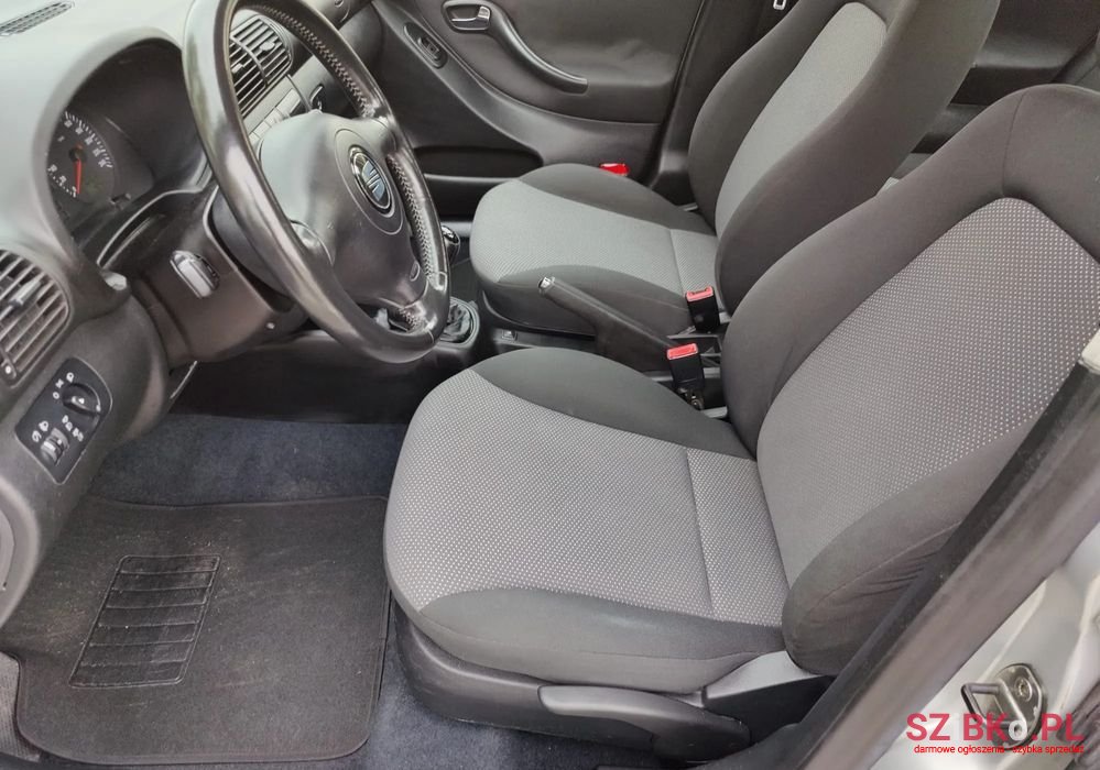 2004' SEAT Leon photo #6