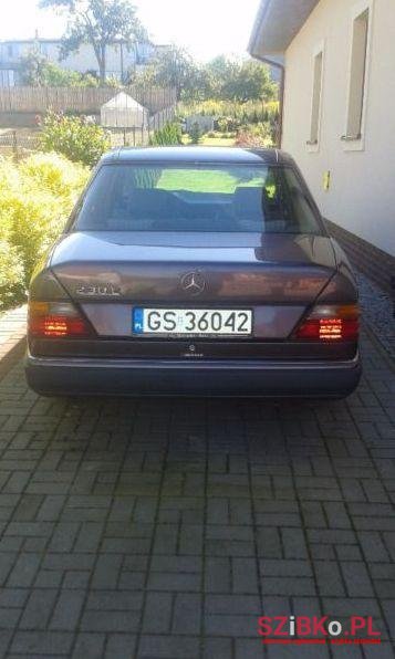 1992' Mercedes-Benz 124 photo #2