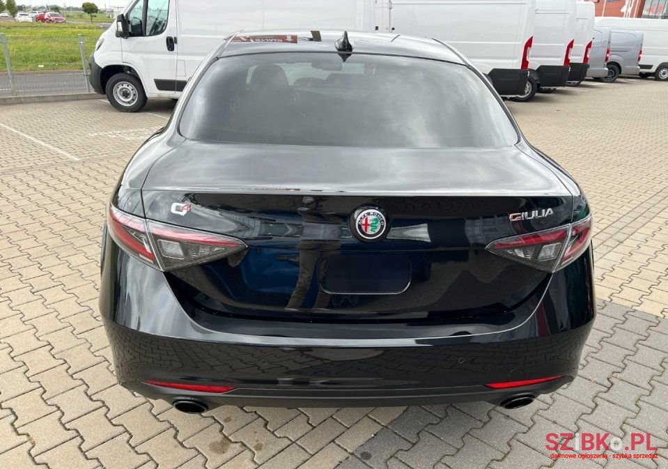 2023' Alfa Romeo Giulia photo #6