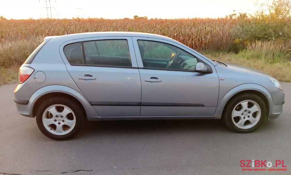 2005' Opel Astra 1.7 Cdti photo #2
