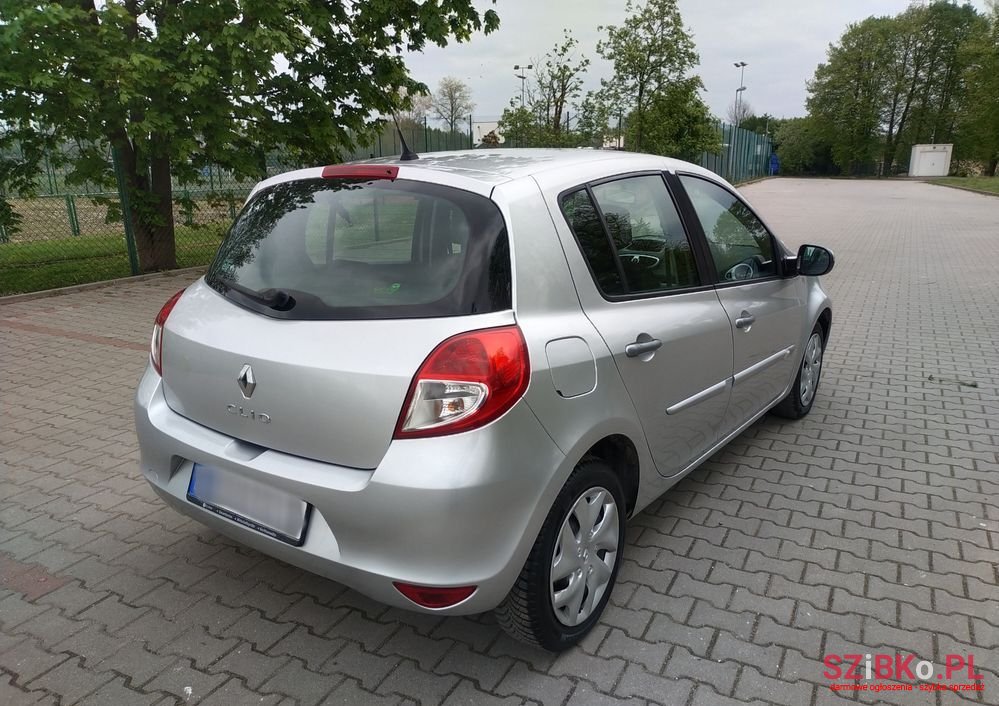2009' Renault Clio photo #4