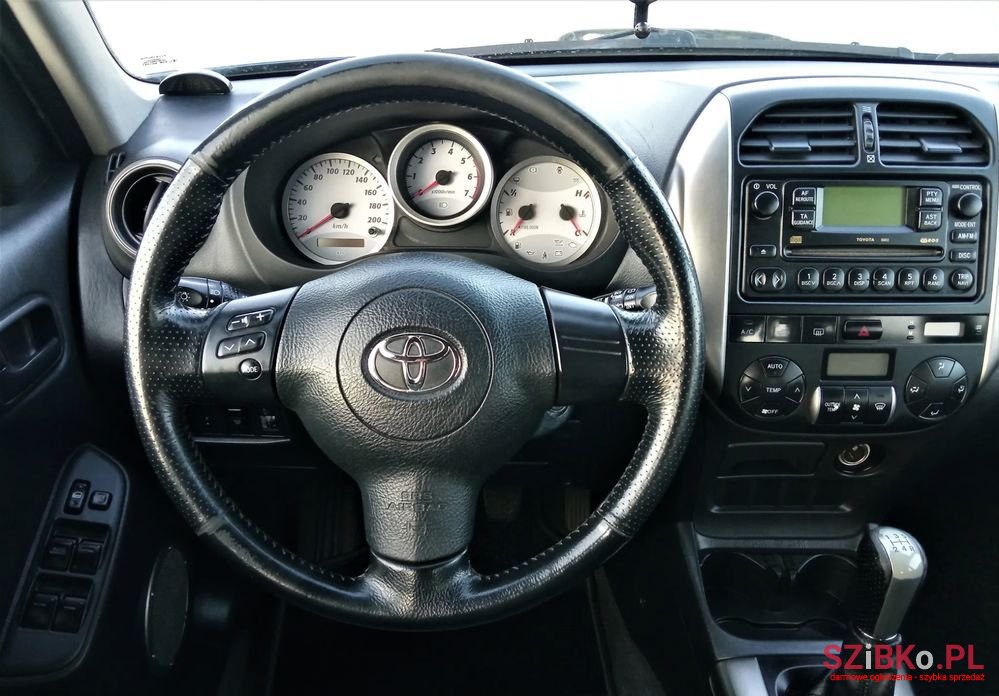 2005' Toyota RAV4 4X4 photo #3