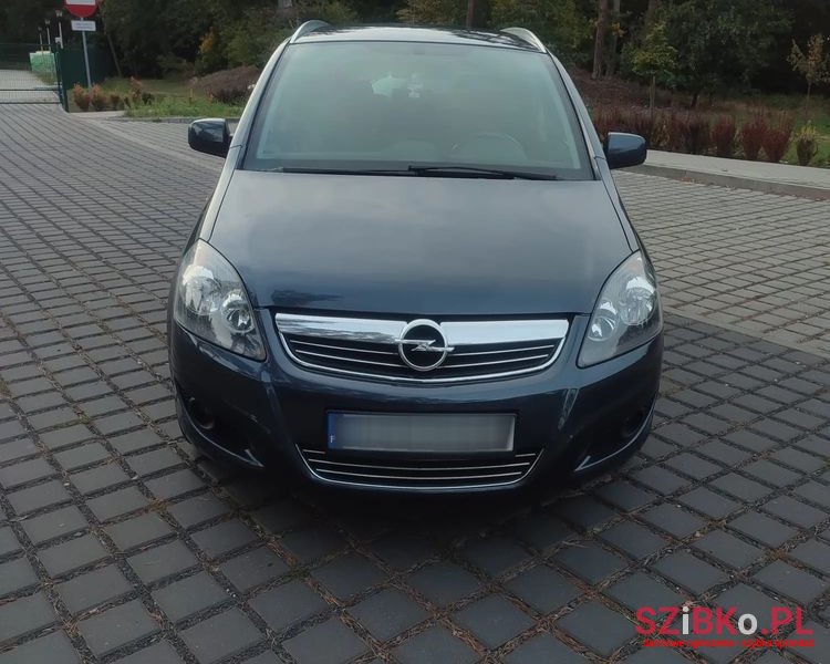 2010' Opel Zafira photo #6