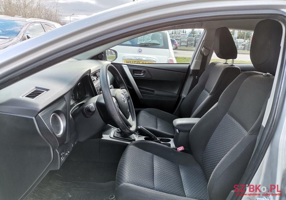 2015' Toyota Auris photo #4