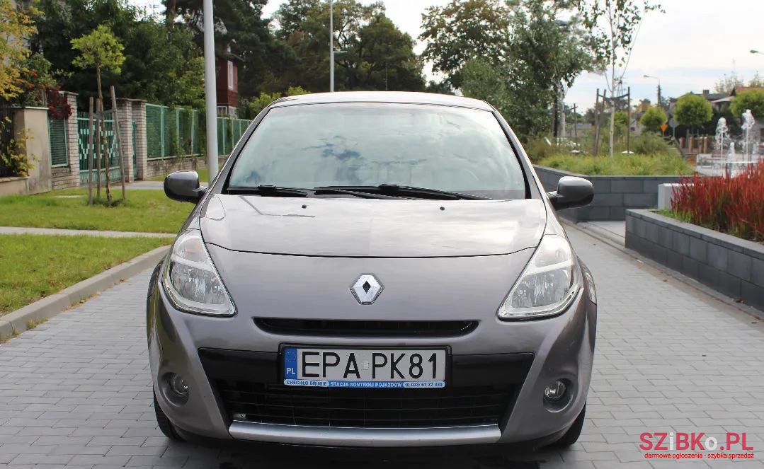 2011' Renault Clio photo #3