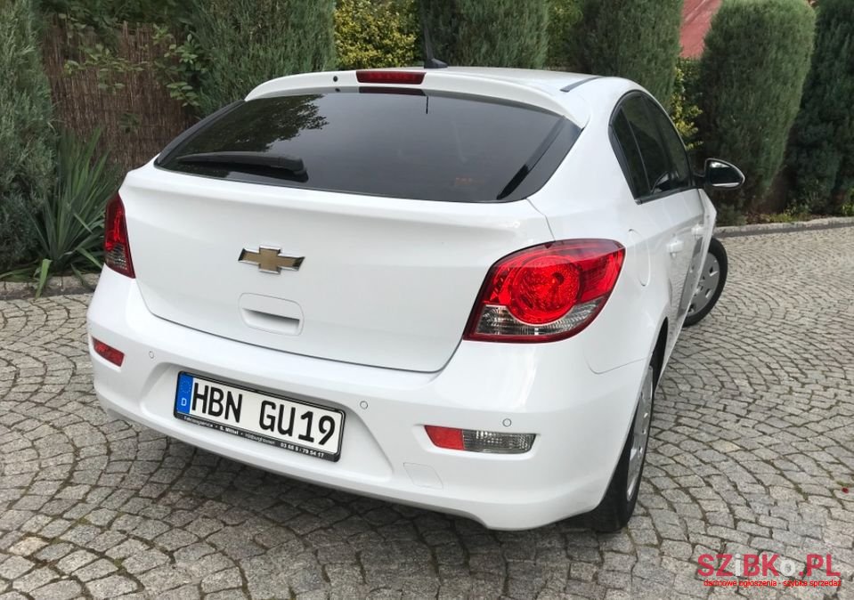 2011' Chevrolet Cruze photo #3