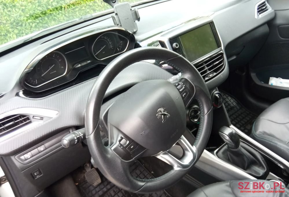 2015' Peugeot 2008 photo #5