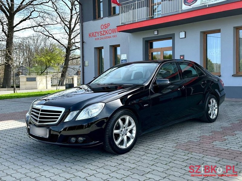 2011' Mercedes-Benz E-Class 220 photo #1