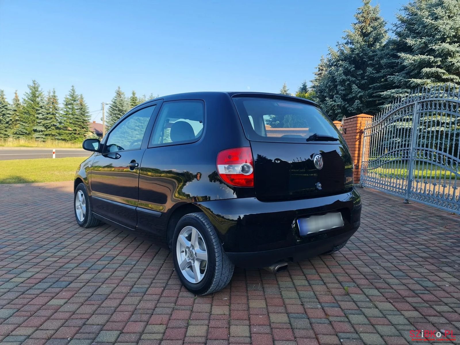2005' Volkswagen Fox photo #3