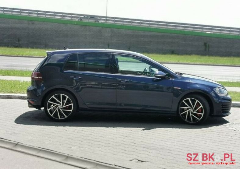 2009' Volkswagen Golf photo #1