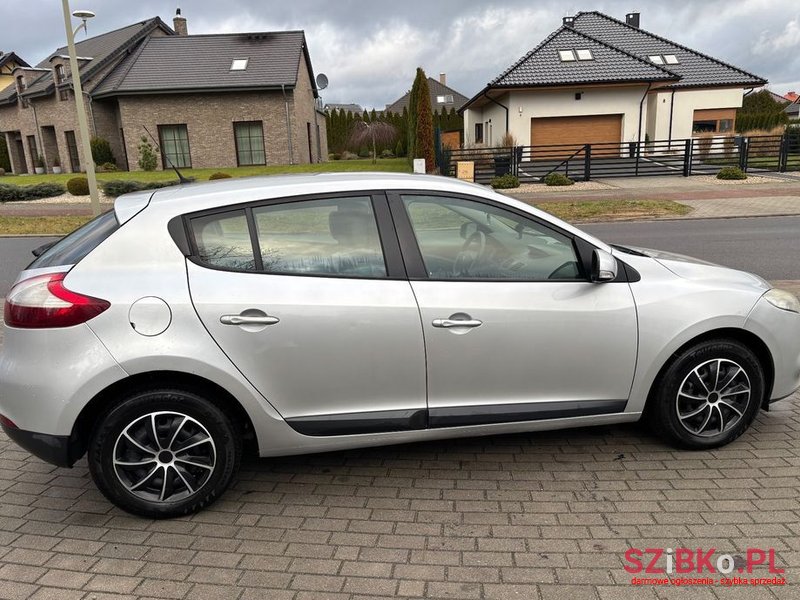 2010' Renault Megane photo #4