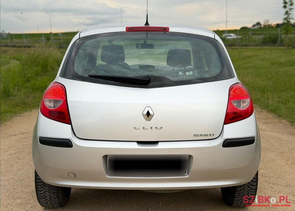 2005' Renault Clio photo #5