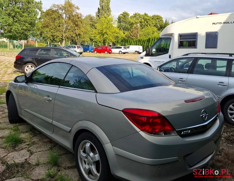 2007' Opel Astra Twintop photo #5