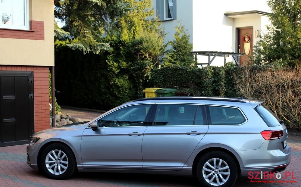 2020' Volkswagen Passat photo #3