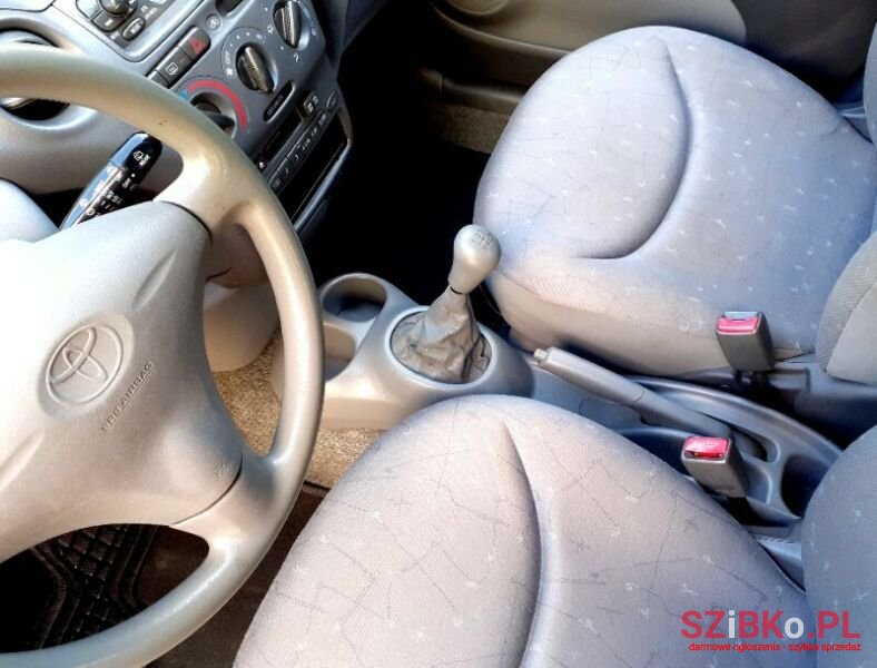 2000' Toyota Yaris photo #3