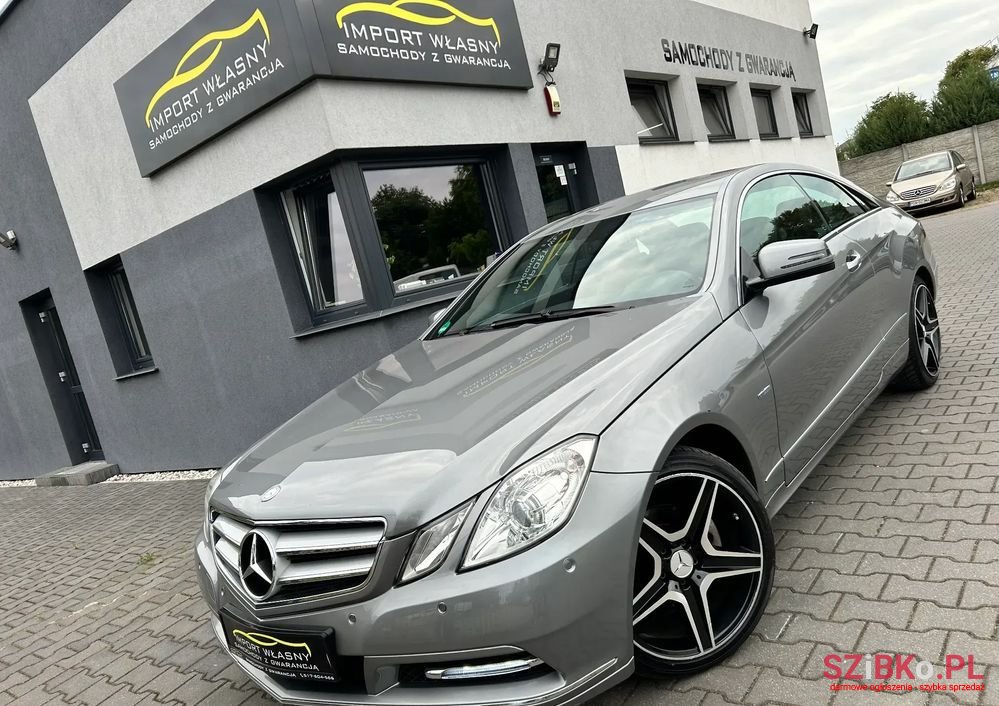 2011' Mercedes-Benz E-Class photo #1