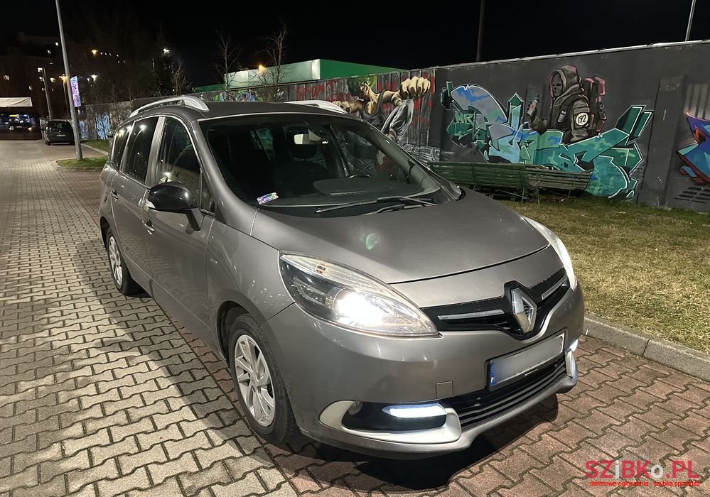 2015' Renault Scenic photo #1