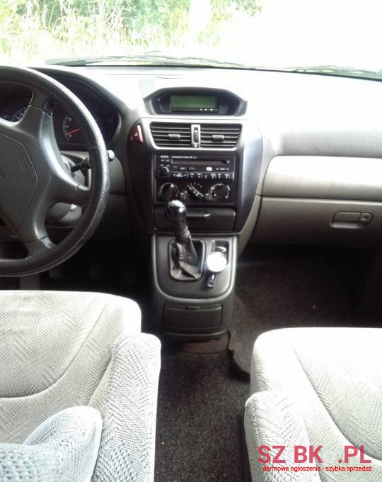 1998' Mitsubishi Space Wagon photo #3