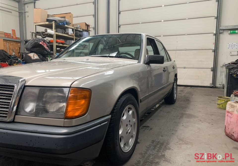 1988' Mercedes-Benz W124 photo #2