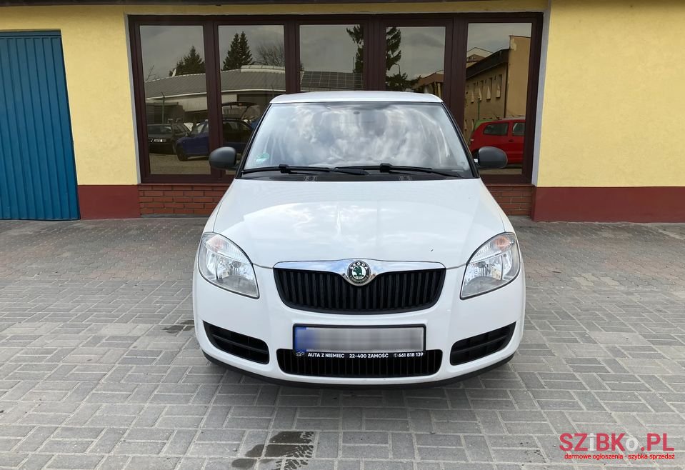 2009' Skoda Fabia photo #2