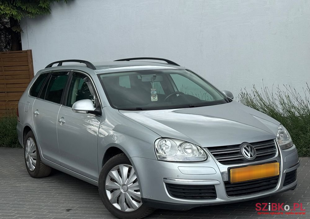 2009' Volkswagen Golf photo #2