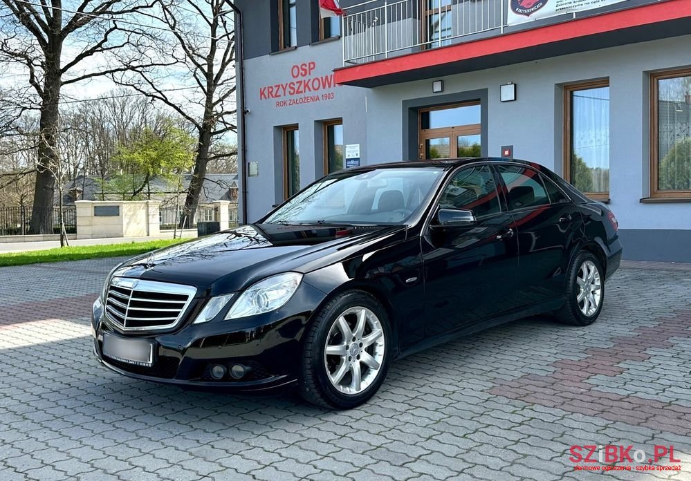 2011' Mercedes-Benz E-Class 220 photo #1