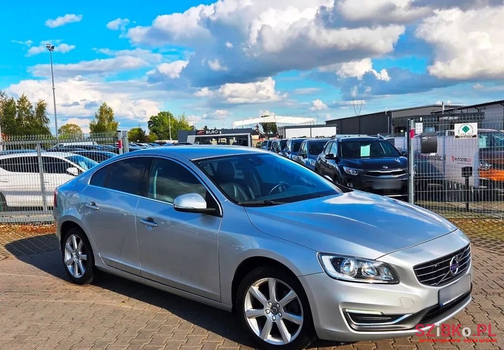 2017' Volvo S60 D2 Drive-E Momentum photo #3