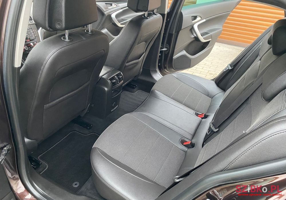 2011' Opel Insignia photo #4