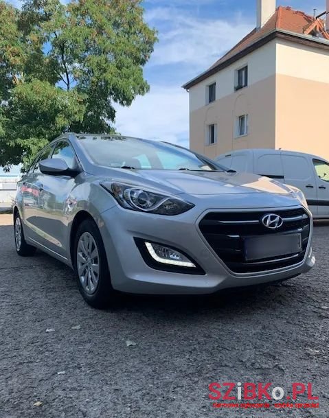 2016' Hyundai i30 1.4 Crdi Comfort photo #2