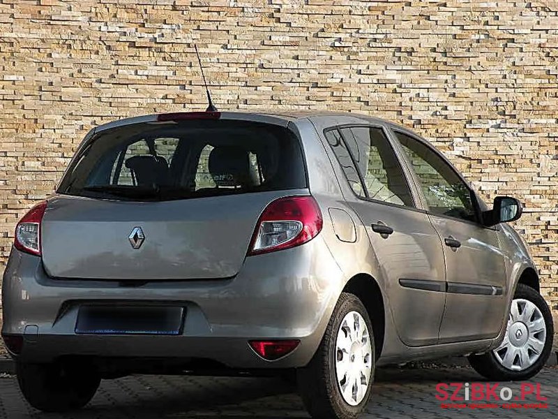 2012' Renault Clio photo #5