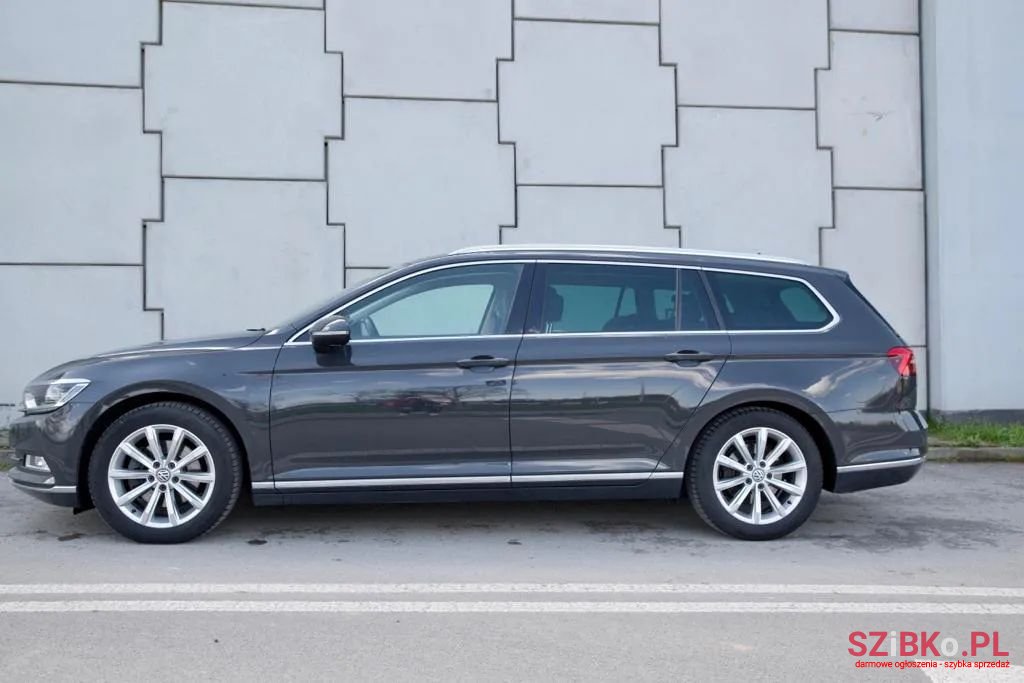 2015' Volkswagen Passat photo #2