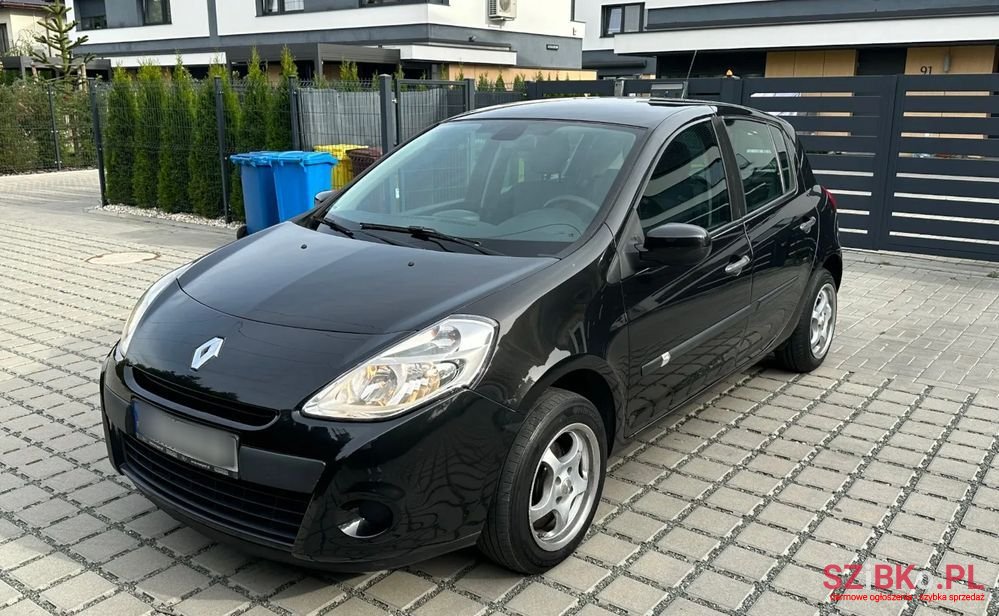 2009' Renault Clio photo #1